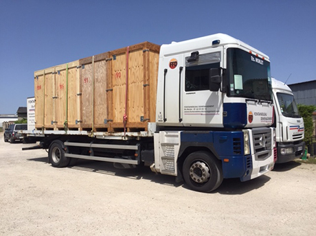 Caisses sur camion